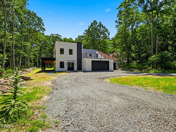 5th image of 118 Surrey Dr