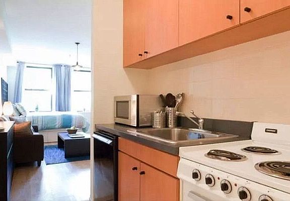 3rd image of 416 W 49th St #2R