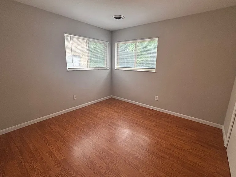 545 Lowell Ave — Photo 2