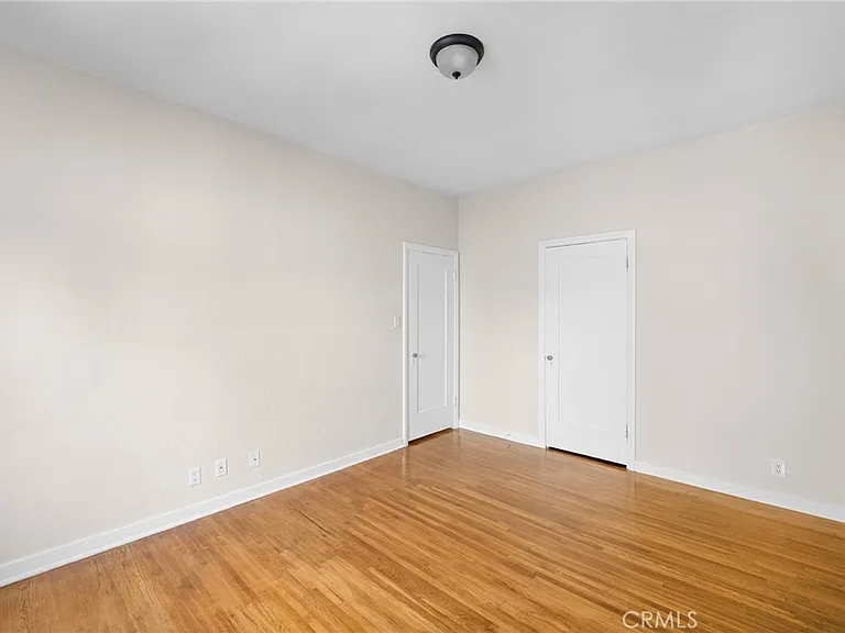 216-218 E Windsor Rd #3 — Photo 13