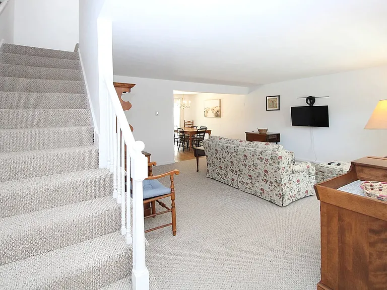 176 Palmer Ave #3 — Photo 3