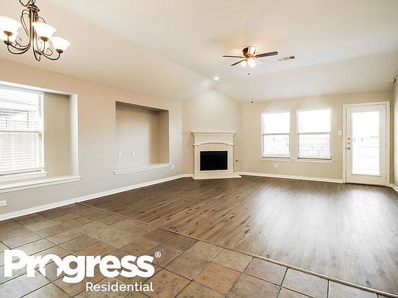 4th image of 1224 Hidden Creek Dr