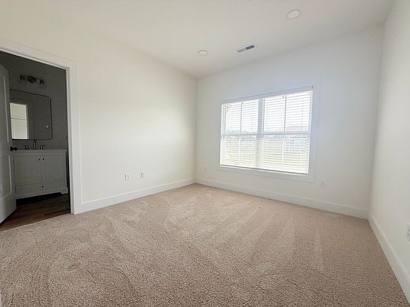 5th image of 1426 Westbrook Cir