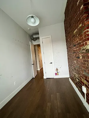 Rented by Hagstrom Management Inc | media 27