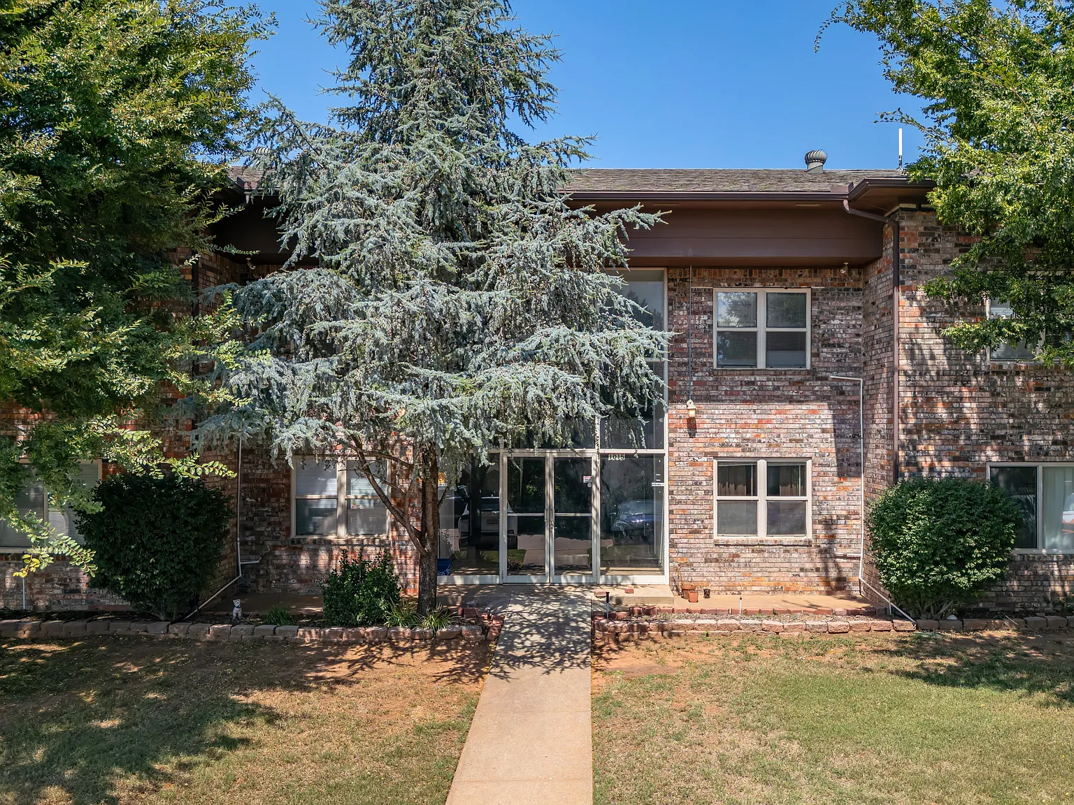 1015 East Hurd Street - 12 — Photo 1