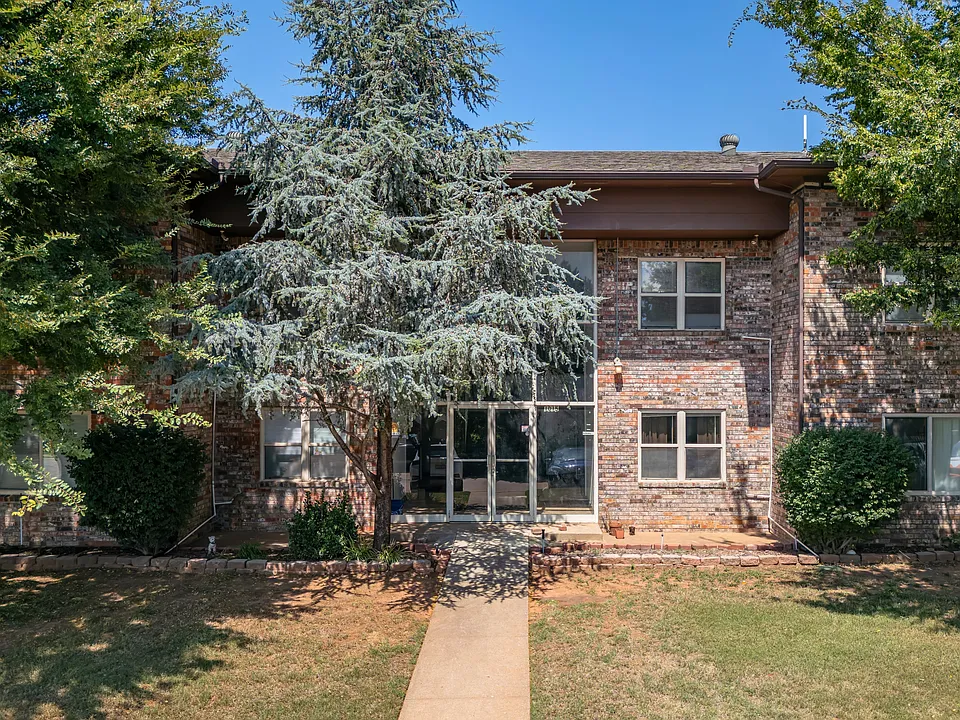 1015 E Hurd St #12