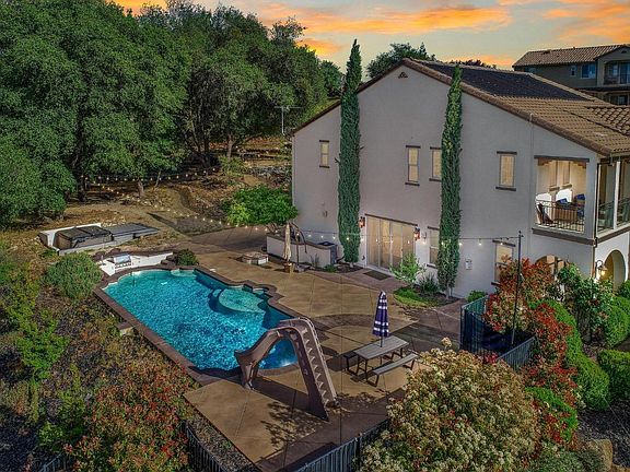 3rd image of 4267 Suffolk Way