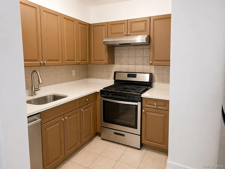 71-08 162nd St #1-R — Photo 3