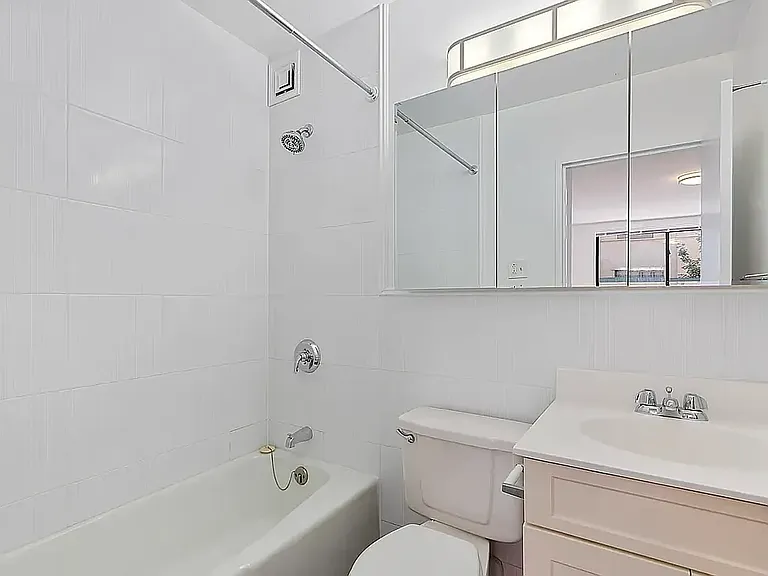 434 W 19th St #3FLB — Photo 4