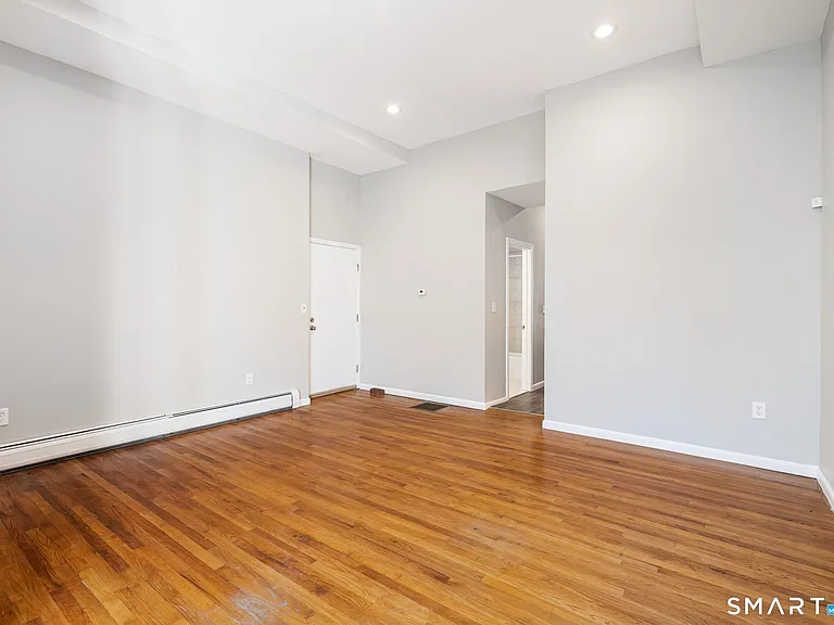 300-302 Soundview Ave — Photo 5