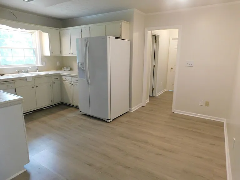 1302 Dunbar Dr — Photo 7