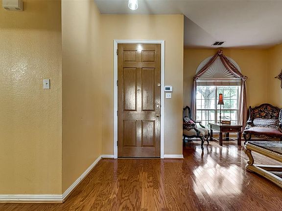 5th image of 7906 Munich Dr