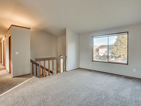 5th image of 1572 2nd St SE