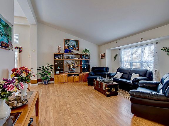 Like-New Hard-Wood Flooring