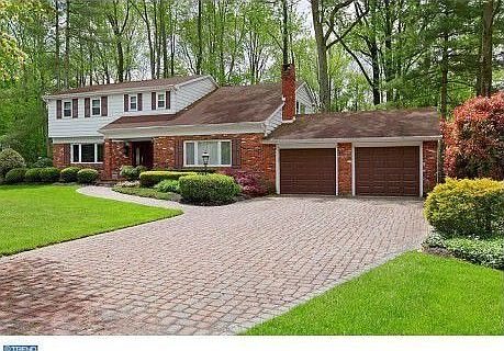 2nd image of 520 Fireside Cir