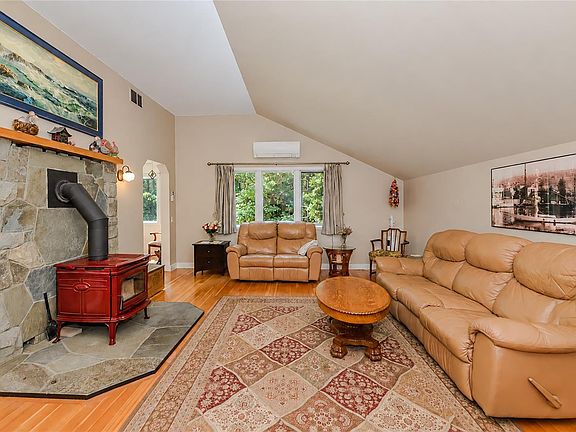 3rd image of 154 High Hill Rd
