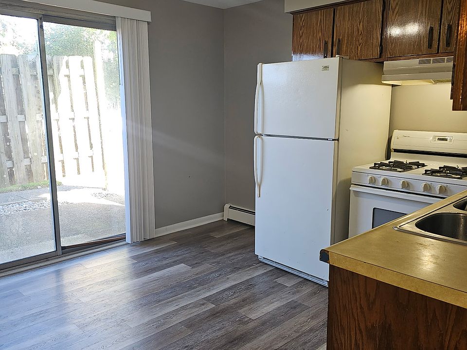 Eat in kitchen and entrance to patio