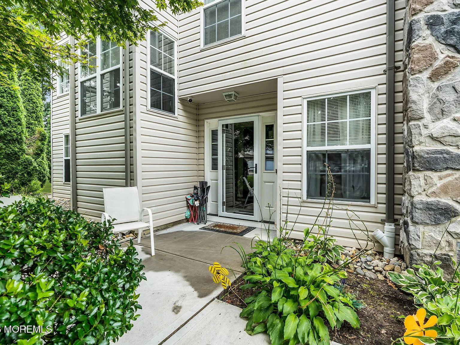 4 bed, 2.5 bath, 2022 sqft, $3,600 — Photo 4