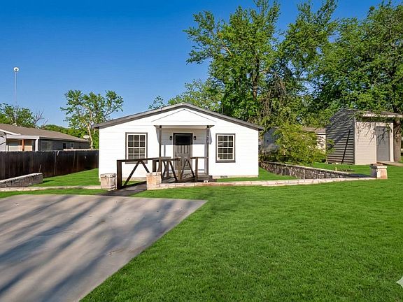 2nd image of 609 Western Hills Trl