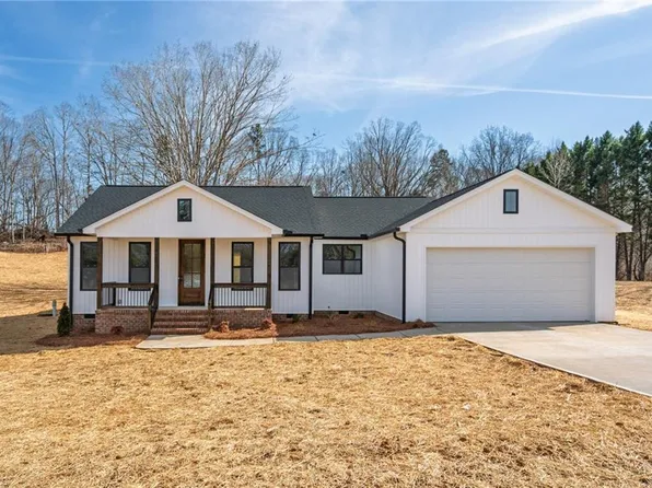 7388 Turnpike Rd, Archdale, NC 27263