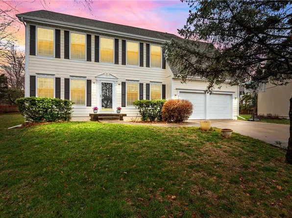 8305 W 127th Ter, Overland Park, KS 66213