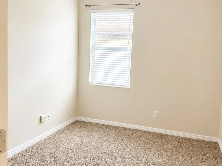 1907 Castleton Dr — Photo 20