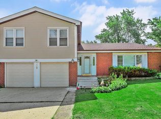 379 Alta Ln, Glendale Heights, IL