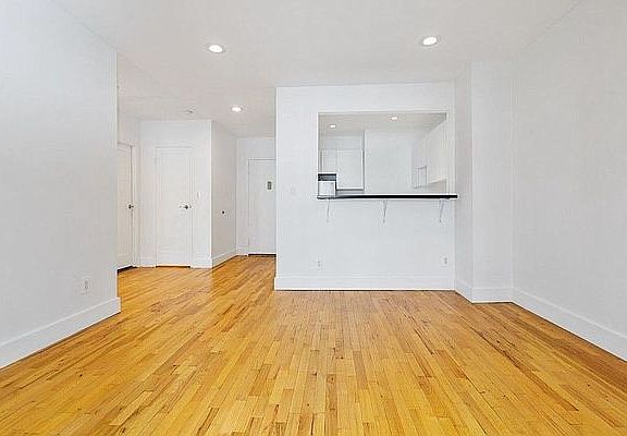 4th image of 213 E 37th St #4LL