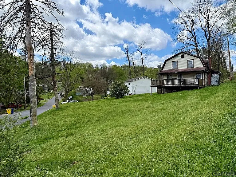 431 Finch St — Photo 13