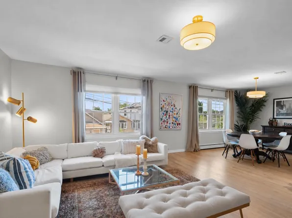 809 2nd St #2, Secaucus, NJ 07094