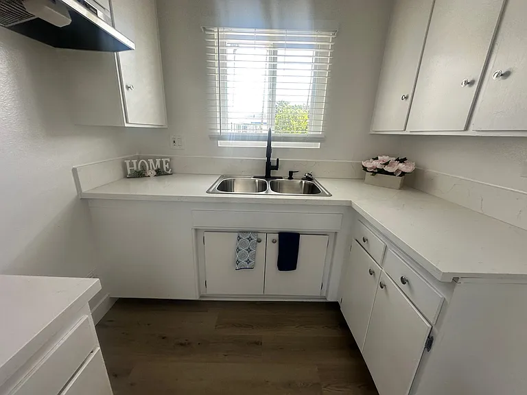 5548 Yarmouth Ave #15 — Photo 4