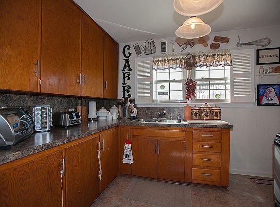 Kitchen has lots of counter space
