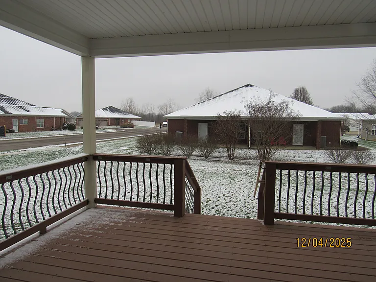 433 Sandy Cir — Photo 8