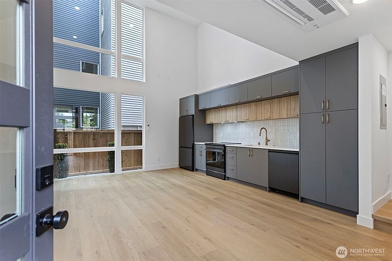 2nd image of 6318 41st Avenue SW #4