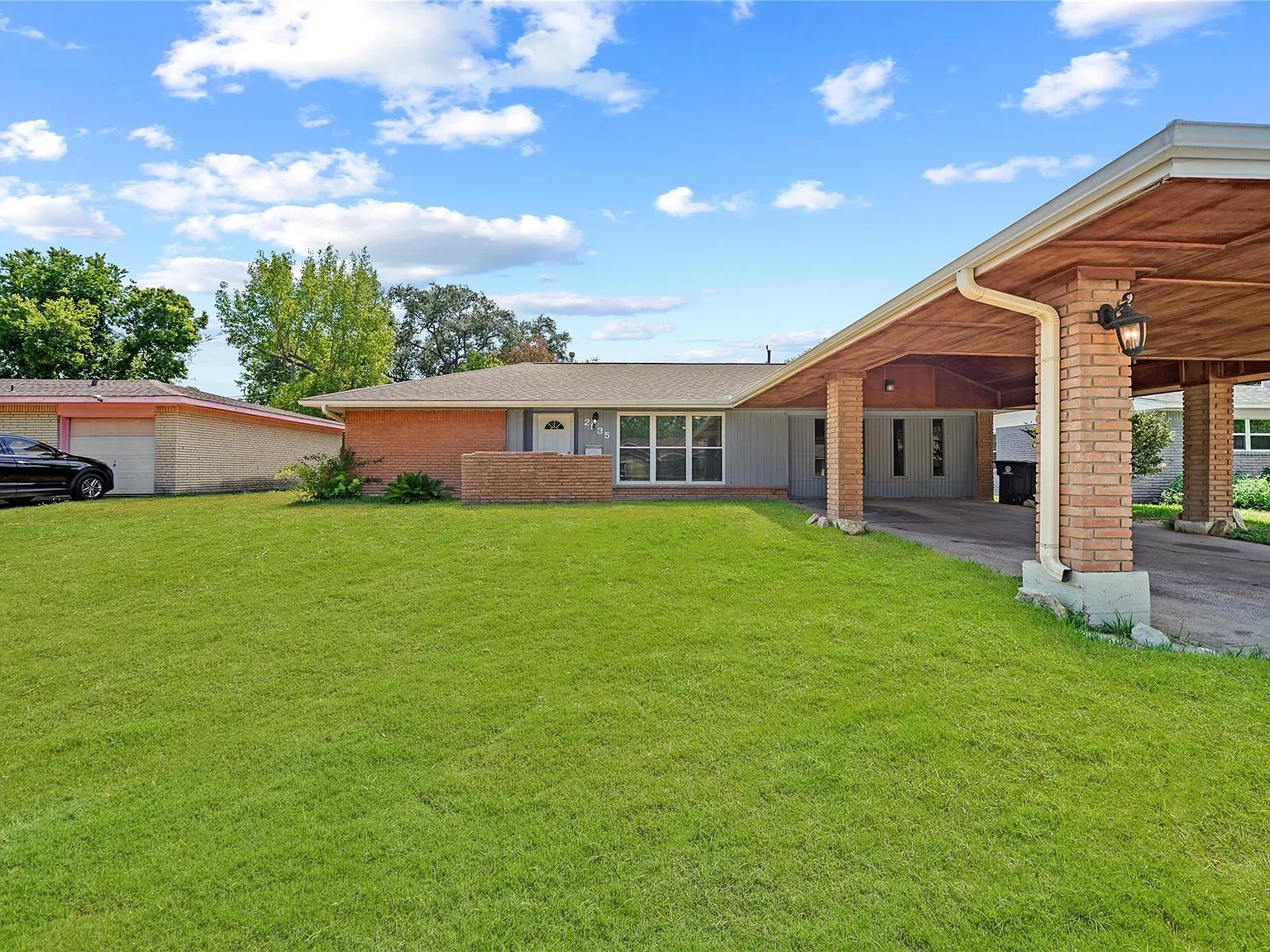 4 bed, 2.5 bath, 1890 sqft, $1,795 — Photo 2