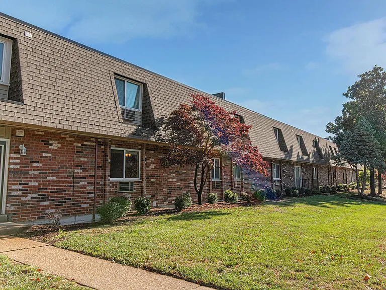 Stanford Place — Photo 10