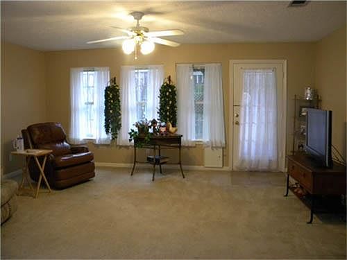 5th image of 414 Cherry Laurel Dr