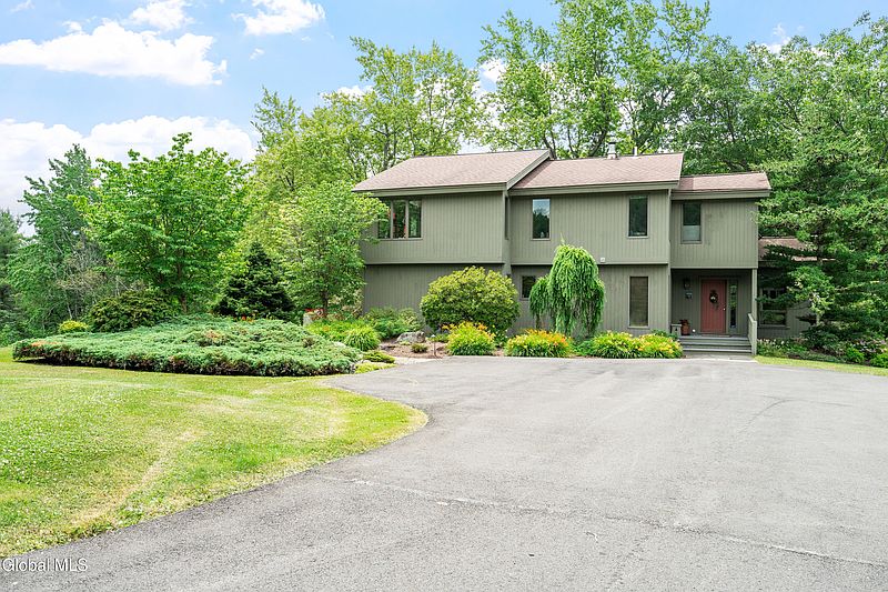 3rd image of 54 Hillcrest Drive
