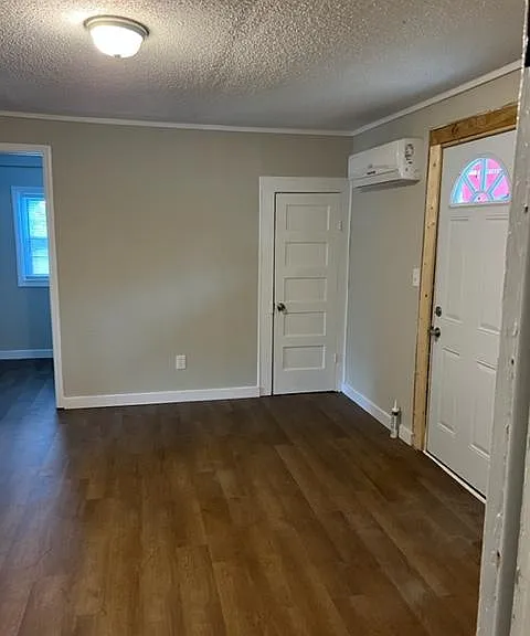105 N Pugh St — Photo 6