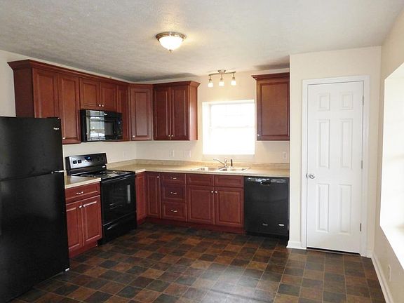 3rd image of 440 Christian Ave