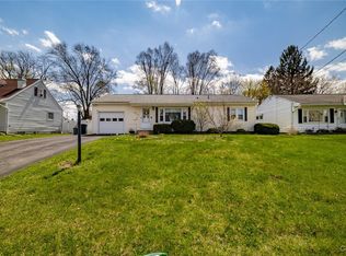 402 Fletcher Dr, North Syracuse, NY 13212