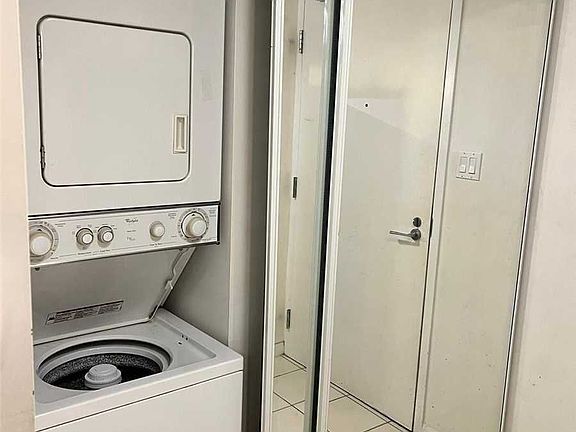2nd image of 38 Grenville St #1104