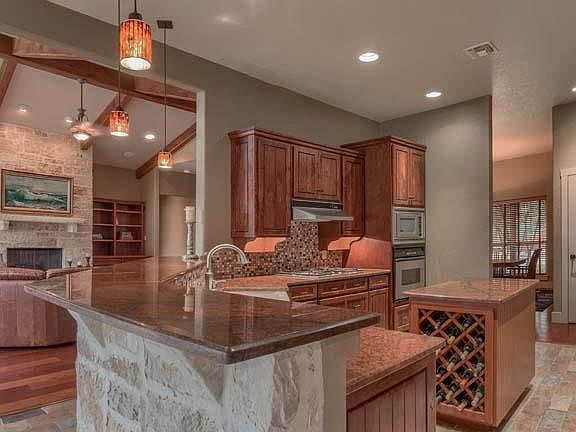 4th image of 126 Ellebracht Dr