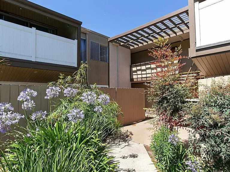 8022 Linda Vista Rd #2I — Photo 22