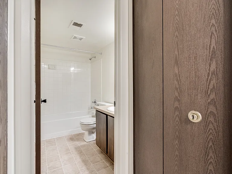 The Landings Apartments — Photo 7