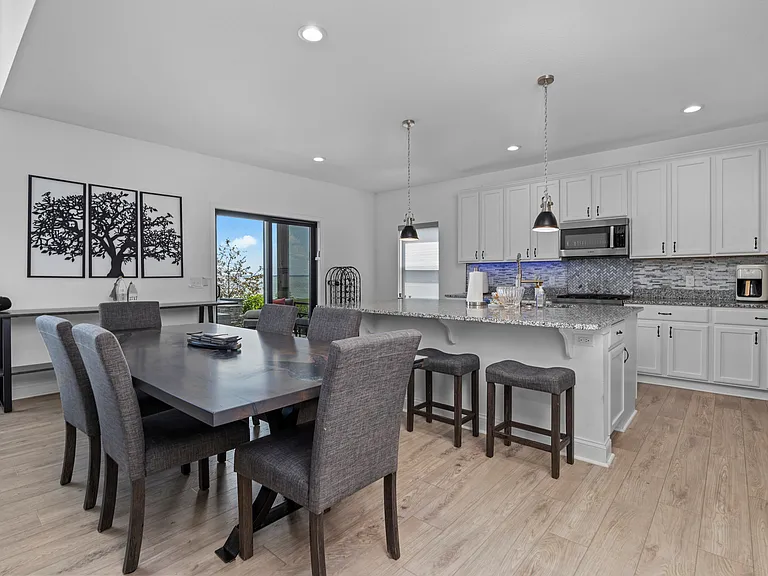 2717 S Waterside Ct — Photo 6