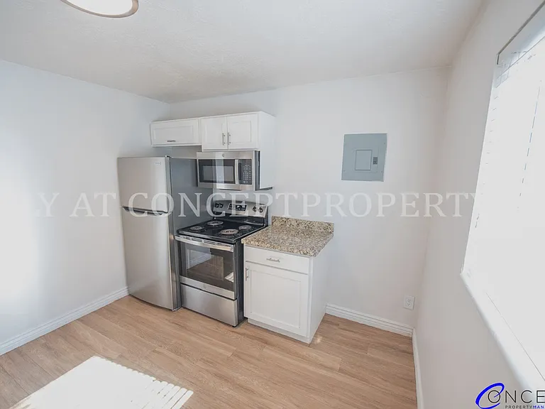 943-971 Chapel Dr — Photo 14