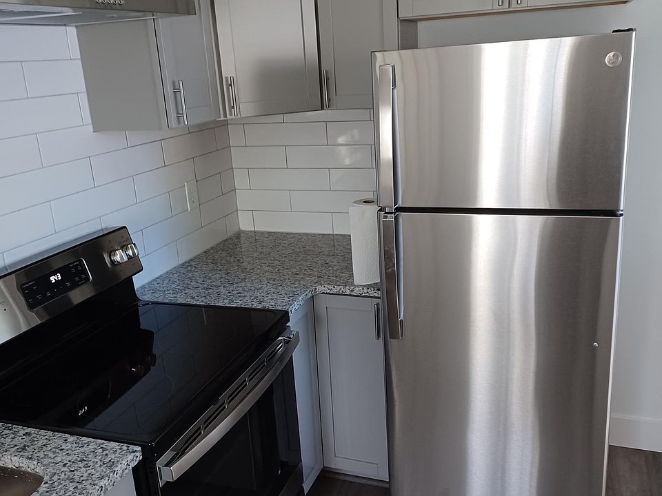 1st image of 377 Dakota St