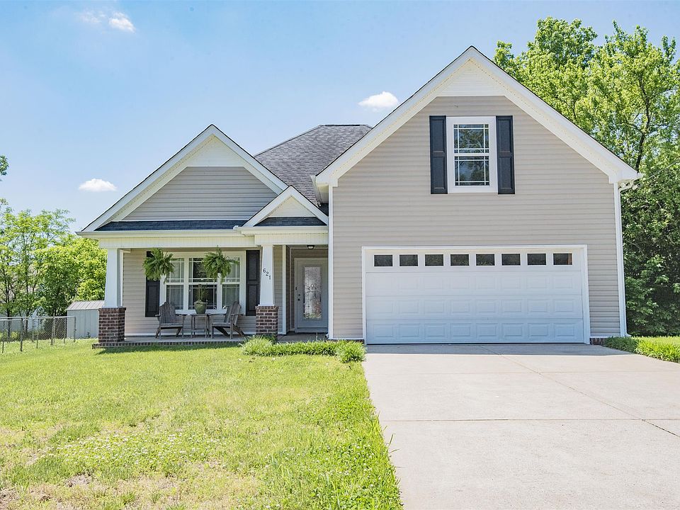 1st image of 621 Wildwood Dr