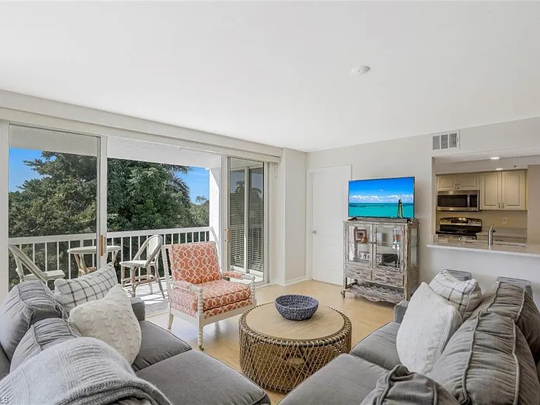 5501 Heron Point Dr #201 — Photo 4